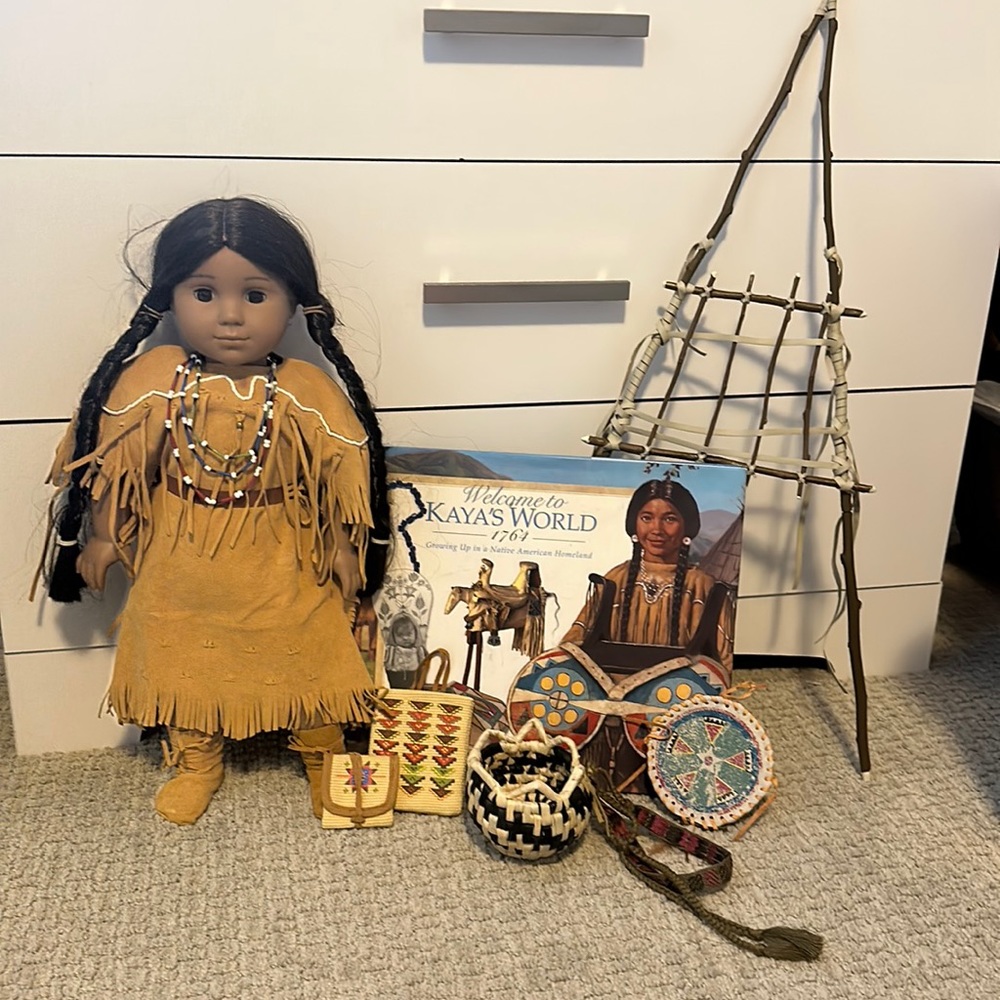 American girl doll Kaya, accessories and book